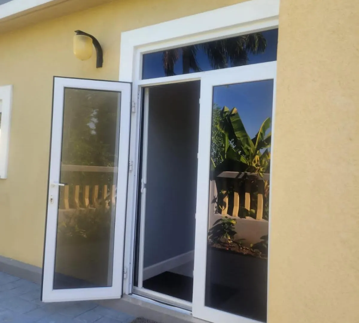 Shiloh Three Bedroom Beachfront W/Private Access Saint Ann's Bay Villa