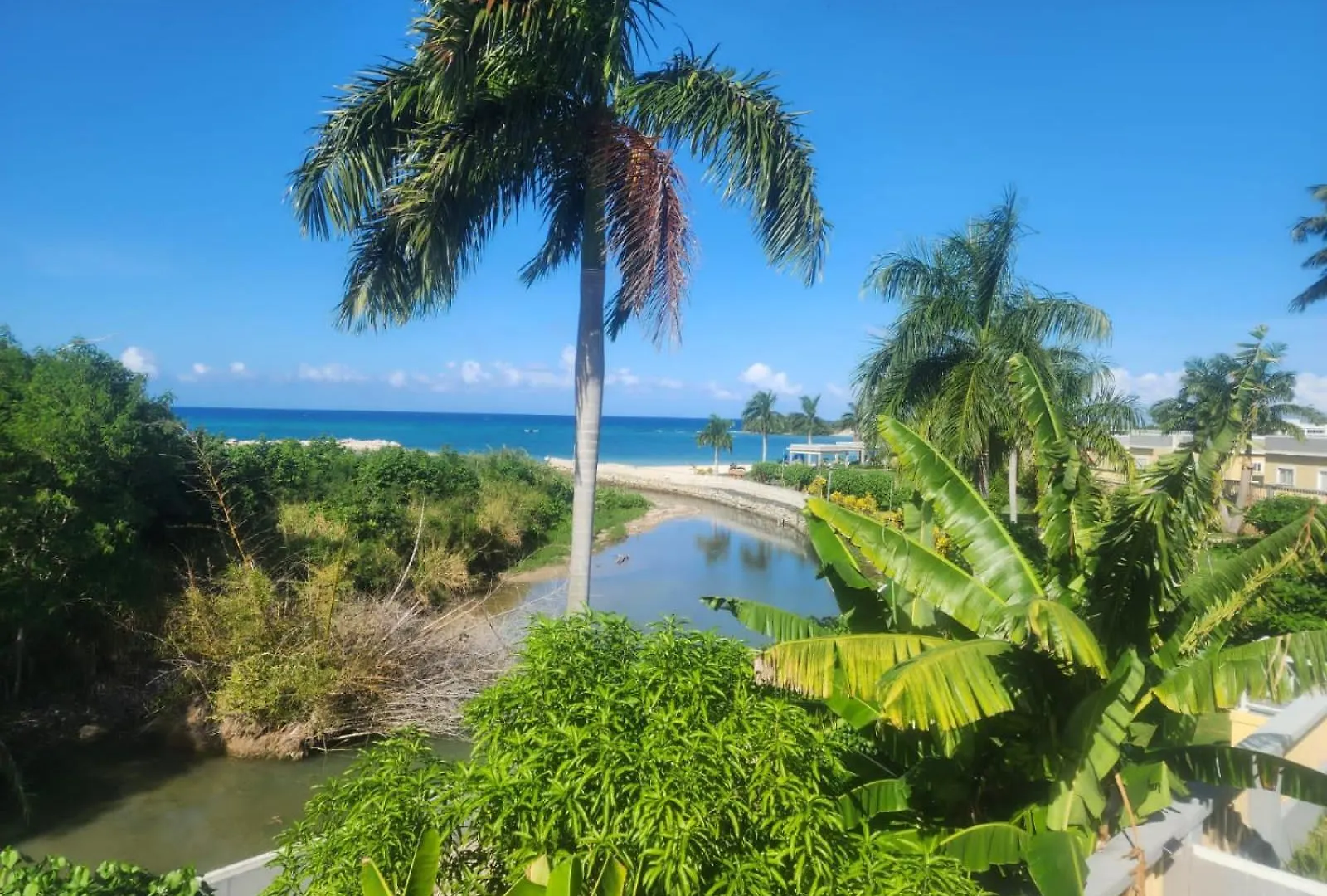 Shiloh Three Bedroom Beachfront W/Private Access Saint Ann's Bay Villa