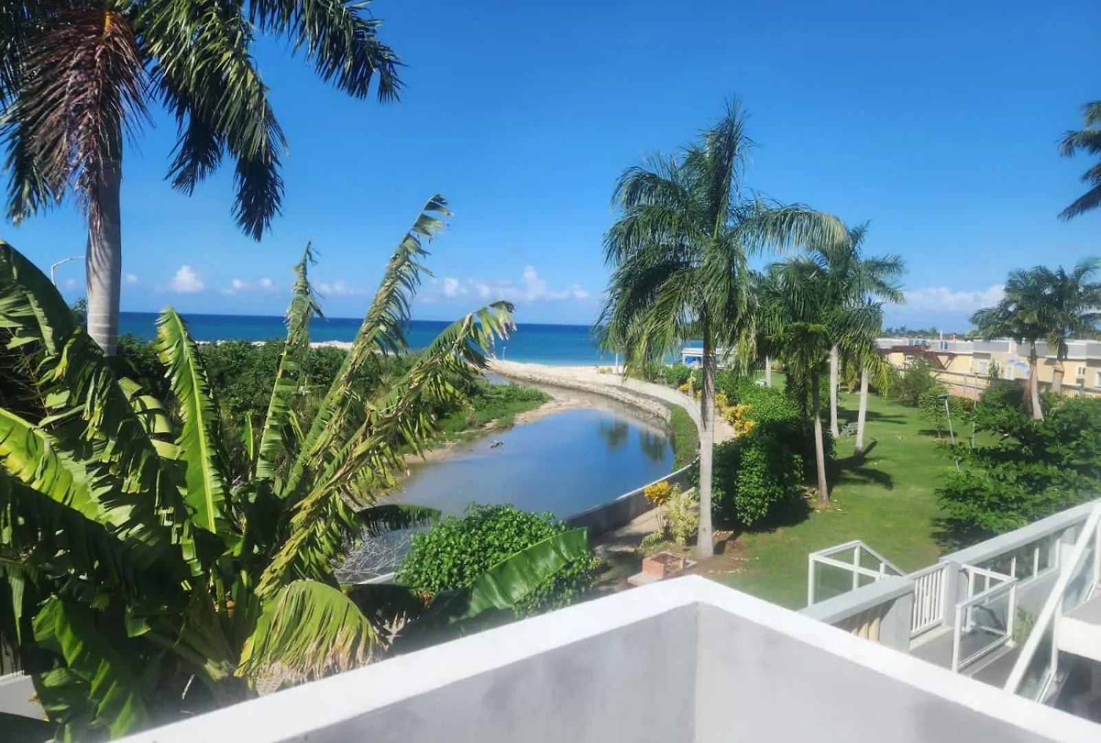 Shiloh Three Bedroom Beachfront W/Private Access Saint Ann's Bay
