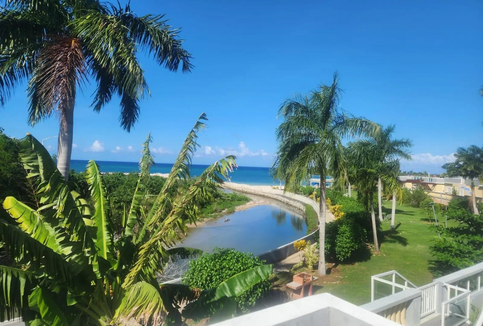 Shiloh Three Bedroom Beachfront W/Private Access Saint Ann's Bay